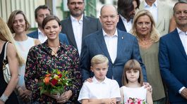 Knieža Albert II, jeho manželka, princezná Charlene a ich deti, princezná Gabriella a princ Jacques