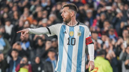 Messi dribluje ako za mlada, súpera posadil na zadok. Argentíne vystrieľal výhru, o hetrik ho pripravil ofsajd