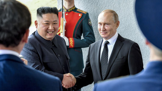Diktátor Kim ide do Ruska, pozval ho Putin. Čo si tieto krajiny vzájomne ponúkajú?  