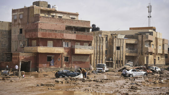 Líbya pochovala 700 obetí záplav, nezvestných je však až 10-tisíc ľudí