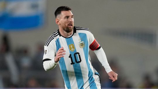 Messi pomohol Argentíne k postupu do štvrťfinále, rozhodujúci moment musel potvrdiť VAR