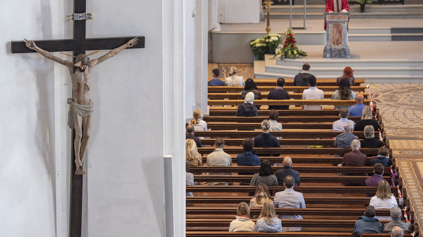 švajčiarsko, kostol, omša, obťažovanie sexuálne