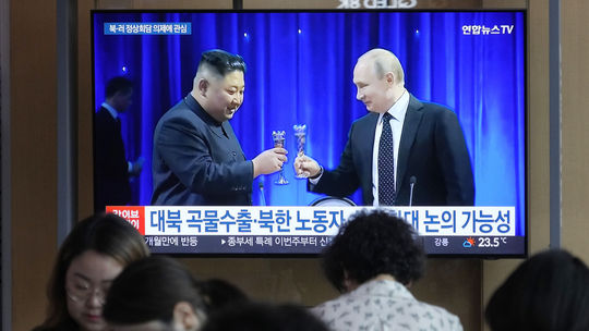 Rusko bojuje 'svätú vojnu', tvrdí Kim Čong-un. Diktátor sľubuje Putinovi oddanosť  