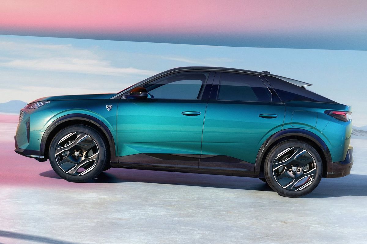 Splývavá zadná silueta urobila z Peugeotu 3008...