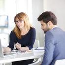 Peniaze viacerých ľudí v ohrození. Národná banka vydala varovanie. Ak už vznikol problém, ľudia nemajú žiadnu ochranu ani garanciu, že dostanú financie späť