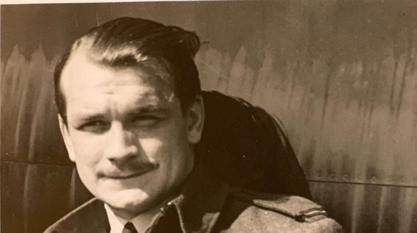 Pilot John Hemingway v roku 1940.