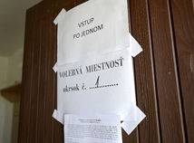 Voľby / Volebná miestnosť /