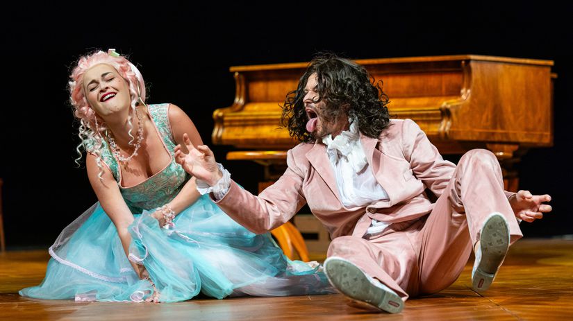 Záber z inscenácie Amadeus.