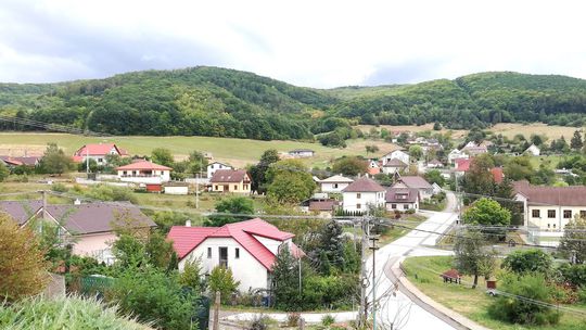 Dedinke v strede Slovenska stúplo obyvateľstvo na dvojnásobok. Väčšinu tvoria mladí ľudia