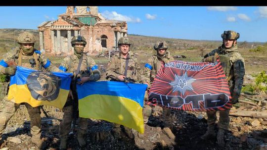 Ukrajina si vždy vezme späť to, čo jej patrí. Vojaci oslobodili ďalšiu dôležitú dedinu