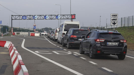 V Poľsku začal platiť zákaz vjazdu pre ruské osobné autá