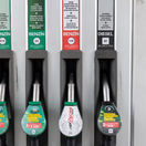 Tankujete do vášho auta 100-oktánový benzín, aby ťahalo lepšie? Môžu to byť vyhodené peniaze