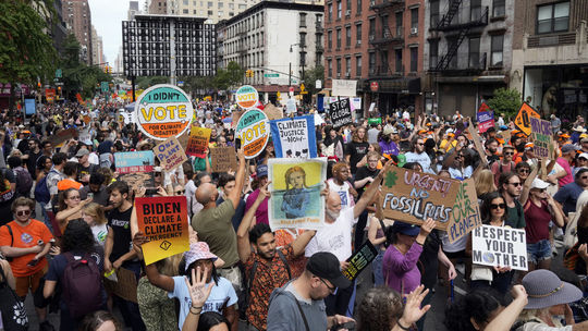 Desiatky tisíc ľudí demonštrovali v New Yorku za koniec fosílnych palív