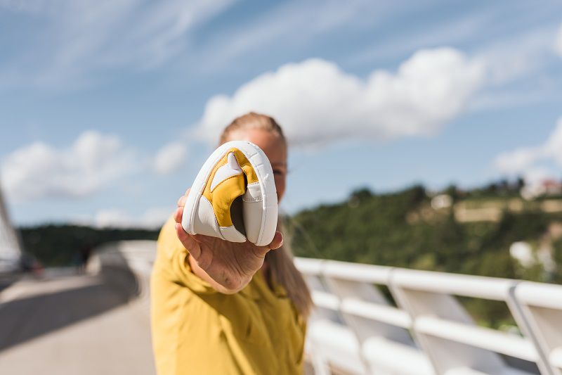 Flexibilta topánok umožňuje imitovať chôdzu naboso