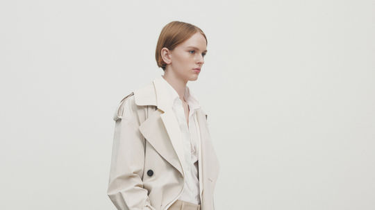 Skrátený trenčkot Massimo Dutti, predáva sa za...