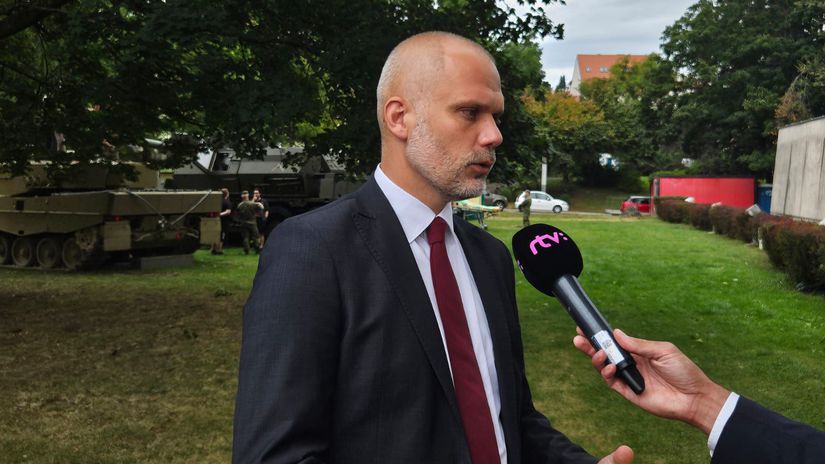 Minister obrany Martin Sklenár