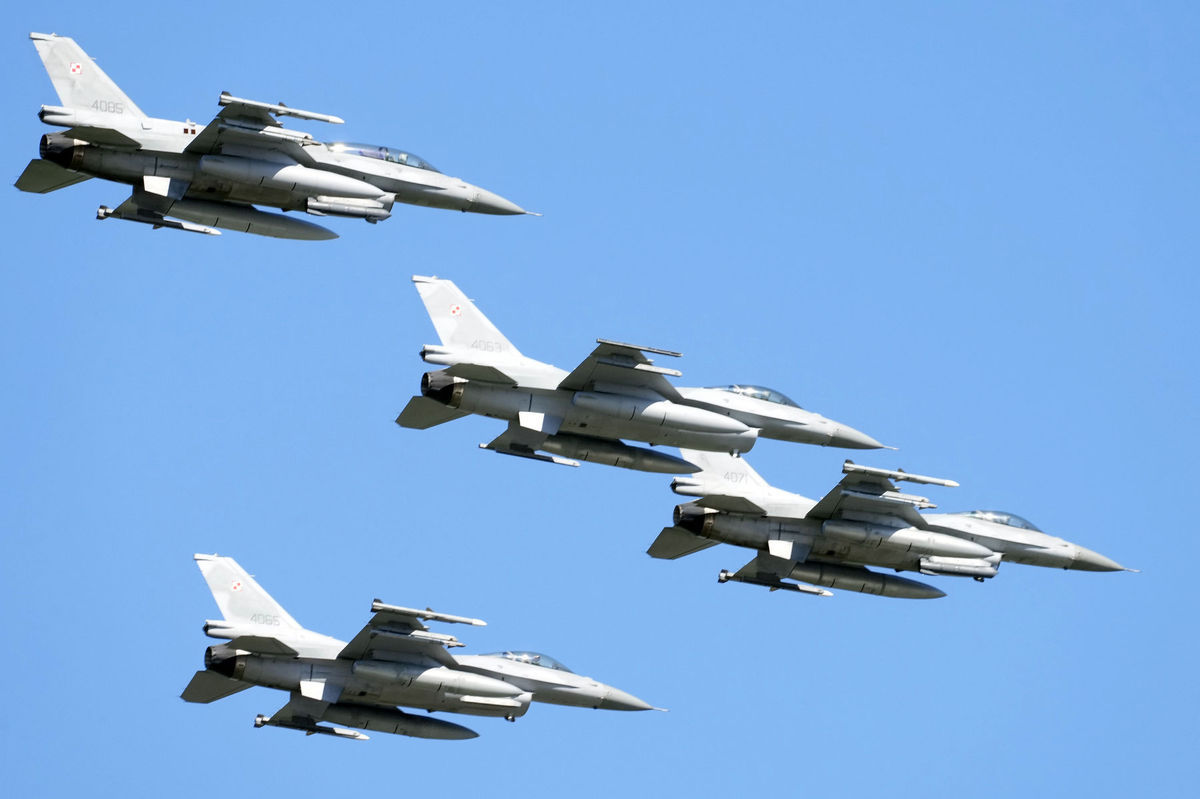 Stíhačky F-16.