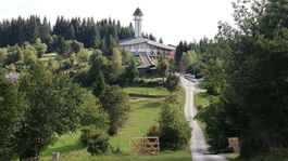 Chrám na vrchu Živčáková, ku ktorému vedie...