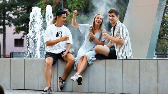 S hudbou vesmírnou je dobre aj pri fontáne.