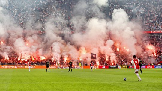 Hanebné derby má dohru. Šéfa Ajaxu vyhodili, Feyenoord so Slovákmi nechce dohrávať