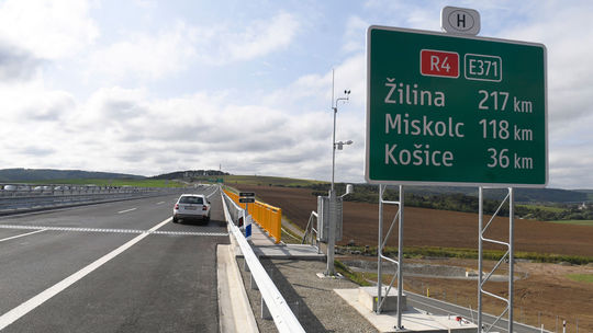 Odovzdania nového úseku rýchlostnej cesty R4...