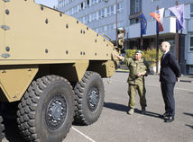 Patria AMVXP 8x8 Fínsko vozidlo obrnené