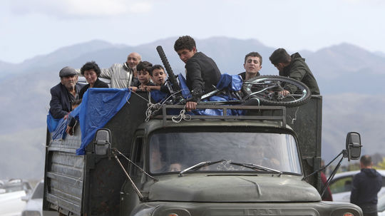 Karabach sa vyľudňuje. Polovica Arménov už ušla z domovov