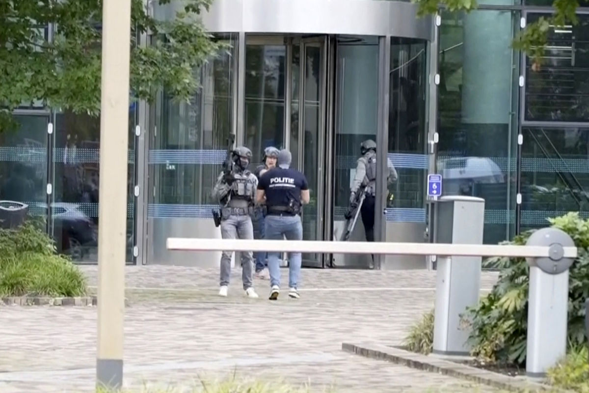 Útočník (32) v nepriestrelnej veste vtrhol...