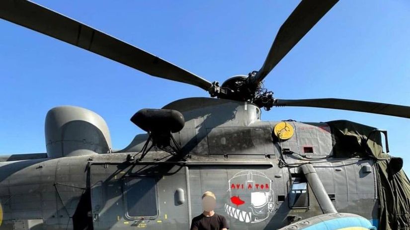 Na boku helikoptéry Sea King sa teraz objavila...