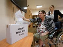 ONLINE: Čaputová odvolila s veľkým oneskorením. Príďte voliť, vyzvali občanov ústavní činitelia