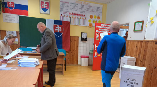 Ľudia volia aj v najvyššie položenej škole na Slovensku, hlasovali tu aj turisti