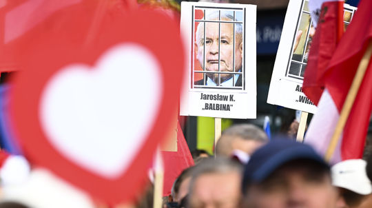 Kaczyński vytiahol do boja o voliča benzín a naftu: Orlen ceny znížil už 15-krát