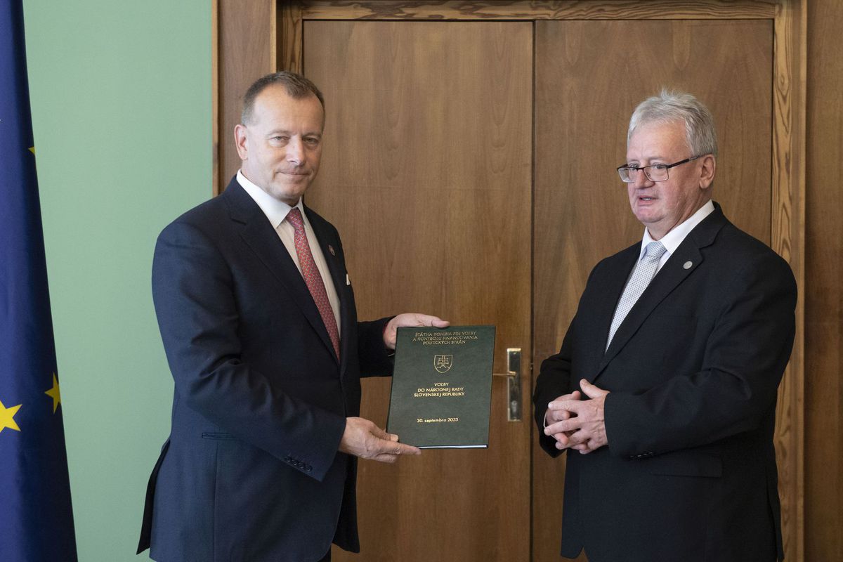 Na snímke zľava predseda Národnej rady (NR) SR...