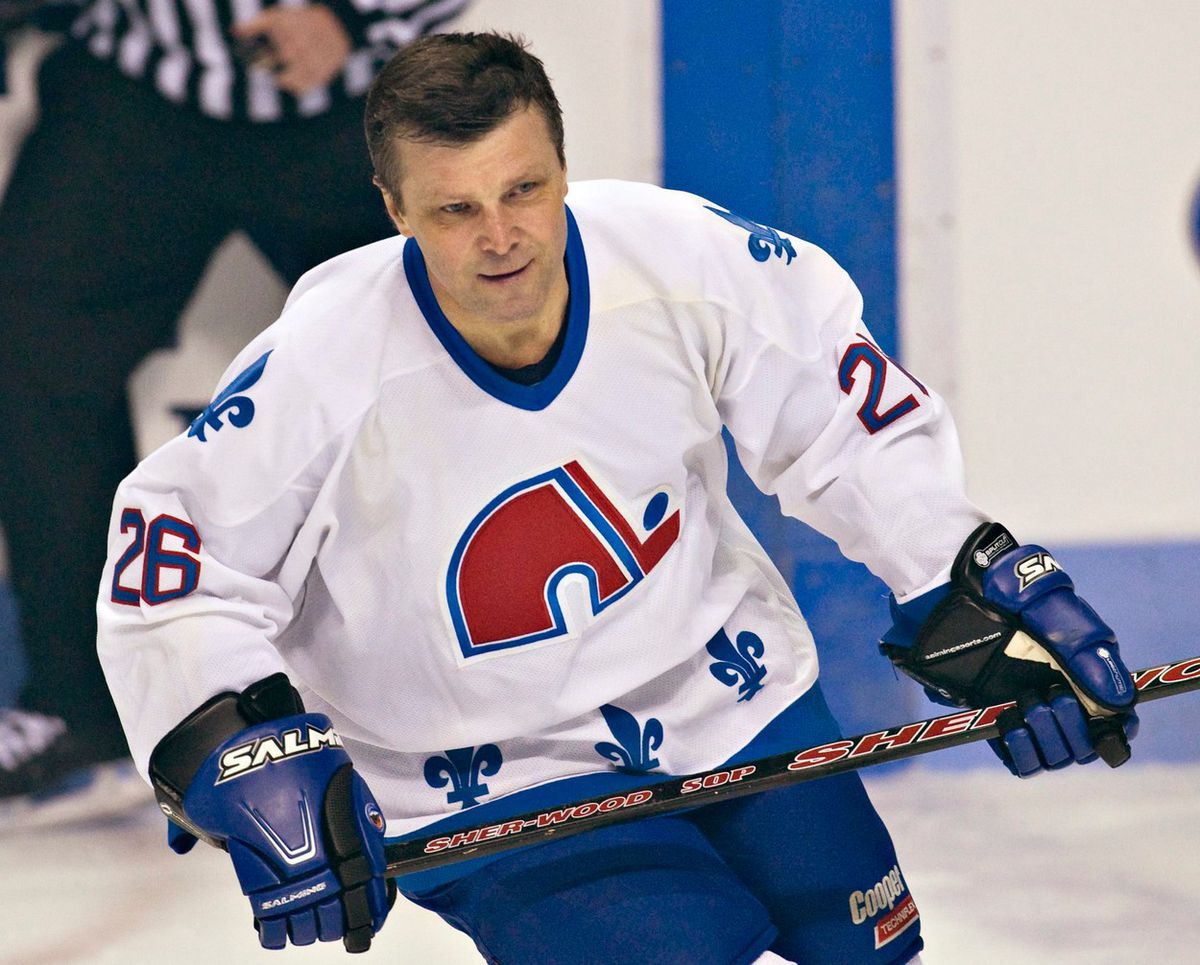 Peter Šťastný v drese Quebecu.