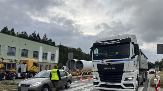 TVN24: Poľské kontroly hraníc so Slovenskom spôsobili zmätok, vozidlo vrazilo do bariéry