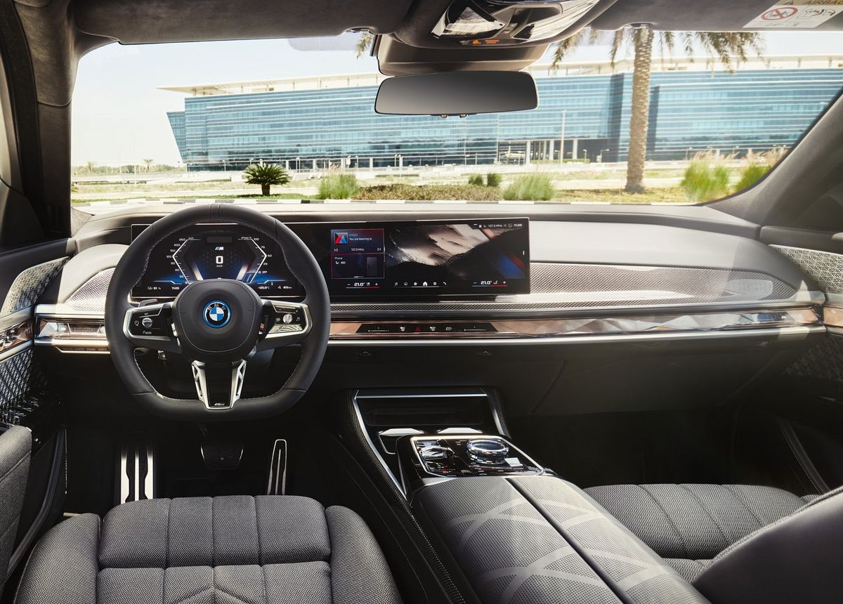 Obrazovka v strede tvorí jeden celok s...