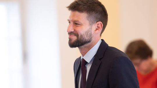 Predseda PS Michal Šimečka si prevzal osvedčenie