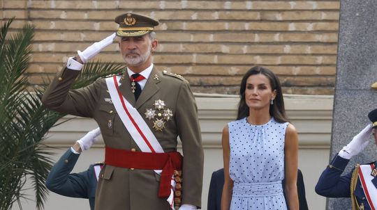 Španielsky kráľ Felipe (na snímke s manželkou -...