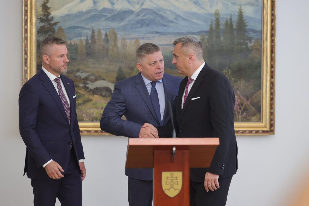 Robert Fico (Smer), Peter Pellegrini (Hlas) a...