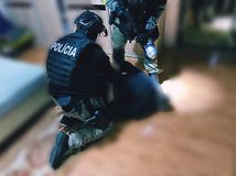 Kukláči / Polícia / Zásah /