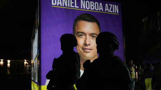 Ekvádor má najmladšieho prezidenta v dejinách — podnikateľa Daniela Nobou