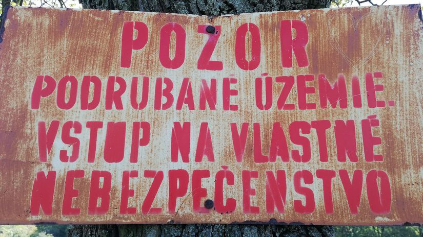 Tabuľa s upozornením vstupu na vlastné...