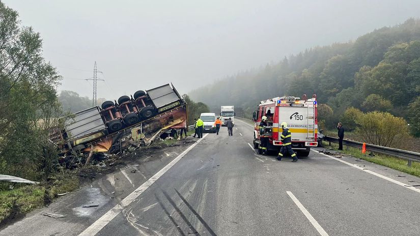 doprava kamión rýchlostná cesta R3 nehoda hasiči