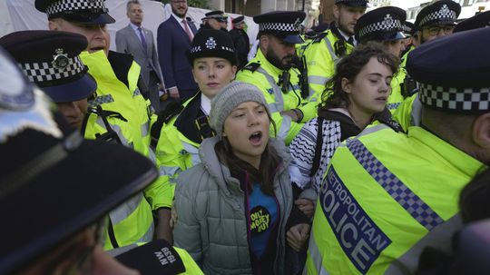 Londýnska polícia obvinila aktivistku Gretu z narušenia verejného poriadku