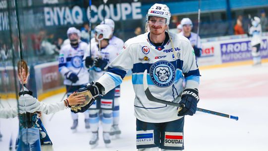 V KHL ani v Česku sa nepresadil. Zo Slovákov v extralige dominuje kapitán Nitry. Na skvelé štatistiky reagoval skromne