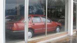 Ford - zatvorené dílerstvo z osemdesiatych rokov