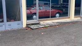 Ford - zatvorené dílerstvo z osemdesiatych rokov