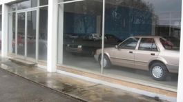 Ford - zatvorené dílerstvo z osemdesiatych rokov
