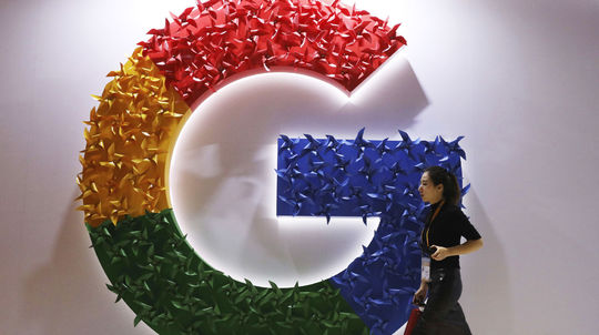 Británia pritlačila na Apple aj Google: Zastavte n