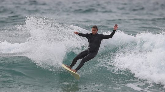 Herec Simon Baker (54), slávny seriálový...